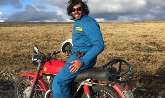 Felipe Botaya subido en su Montesa Impala en su ruta hasta Cabo Norte, Noruega / CEDIDA