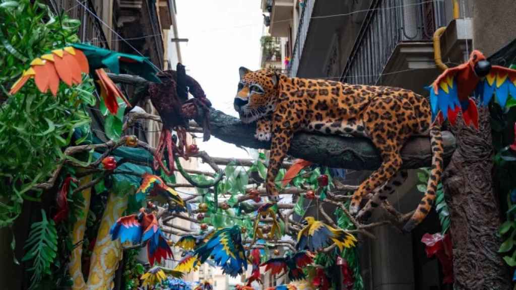 Calle decorada en una edición anterior de las Fiestas de Gràcia