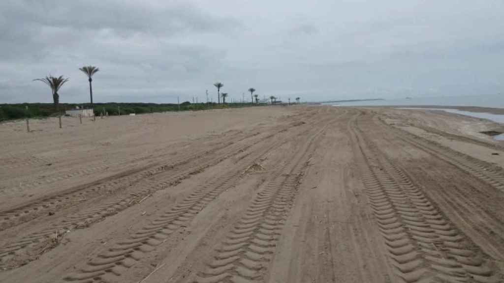 Playa de El Prat de Llobregat después de la aportación de arena