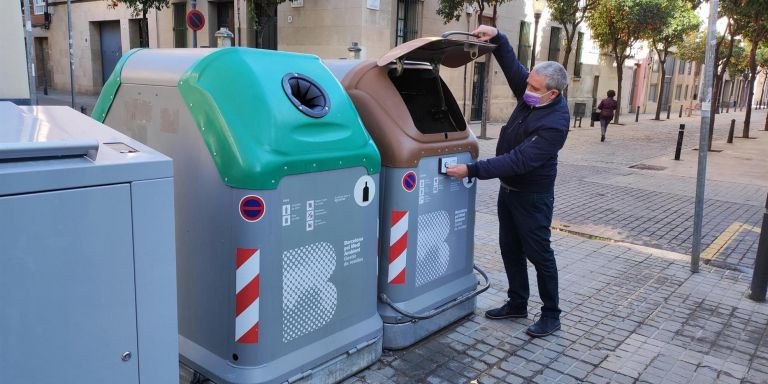 Algunos de los contenedores inteligentes instalados en Sant Andreu / EUROPA PRESS