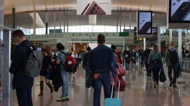 Viajeros en el Aeropuerto de Barcelona-El Prat