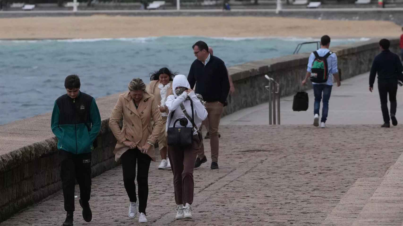 Fuertes vientos por la llegada de una borrasca a Barcelona / EP