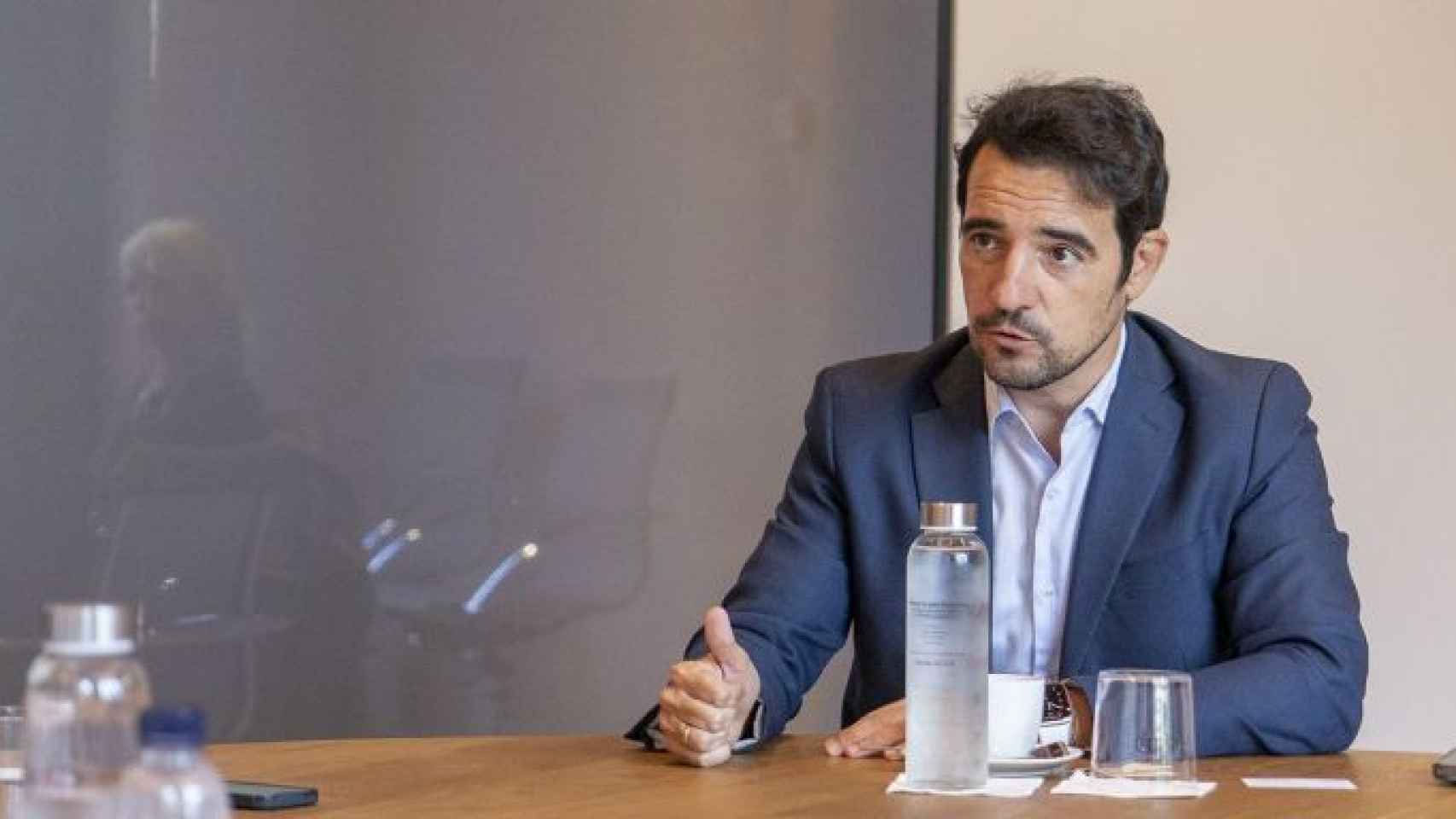Manu Reyes, alcalde de Castellefels, en una entrevista con Metrópoli