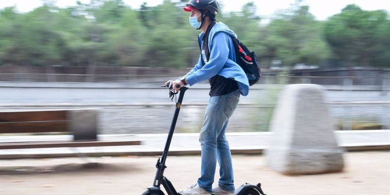 Usuario de un patinete eléctrico / EUROPA PRESS