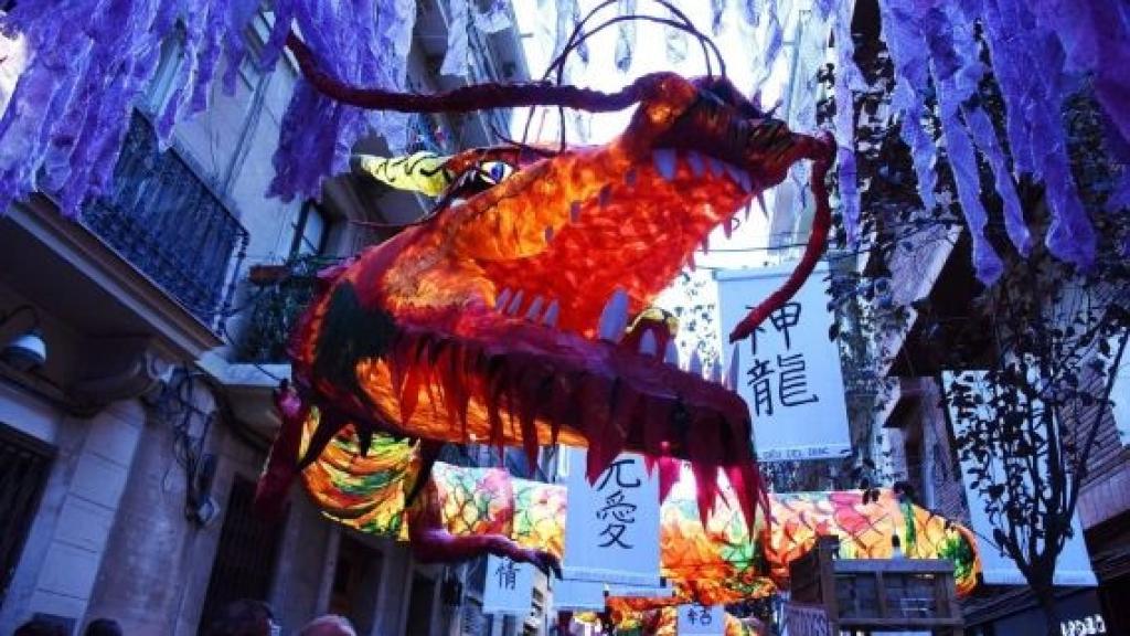 Calle decorada en una edición anterior de las Fiestas de Gràcia