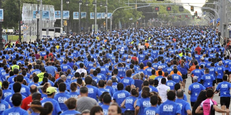 El año pasado ya se juntaron en la Diagonal 10.000 corredores para la Cursa DIR Guardia Urbana / Runners