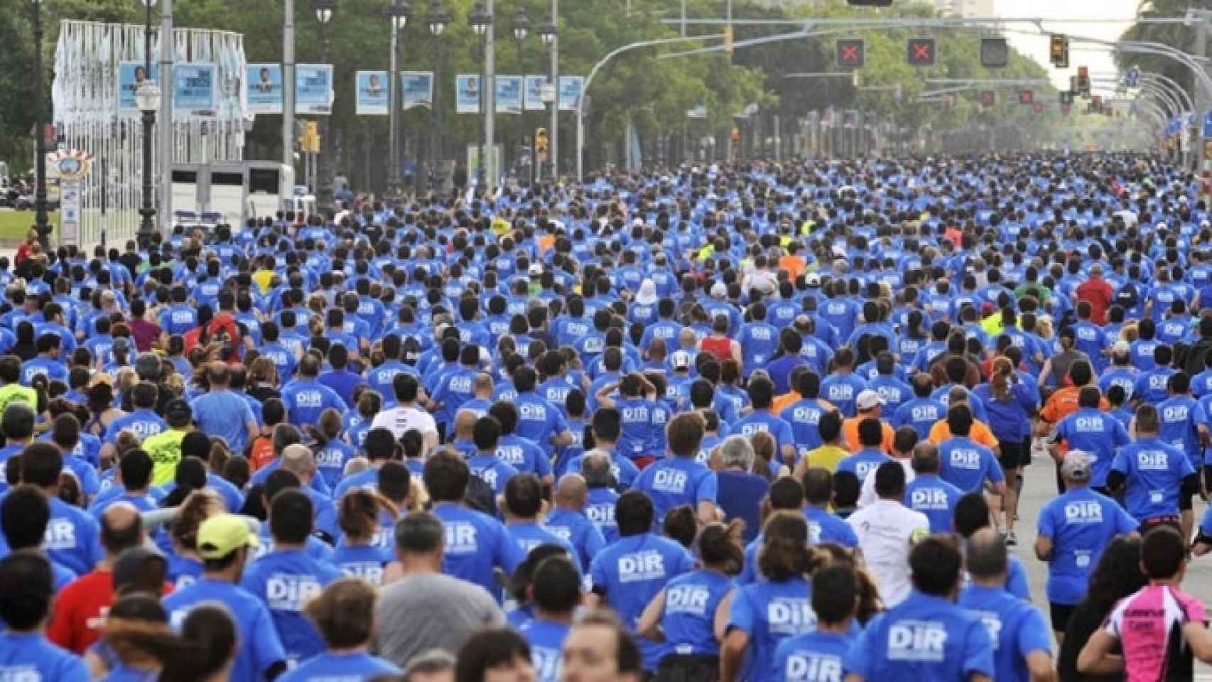 El año pasado ya se juntaron en la Diagonal 10.000 corredores para la Cursa DIR Guardia Urbana / Runners