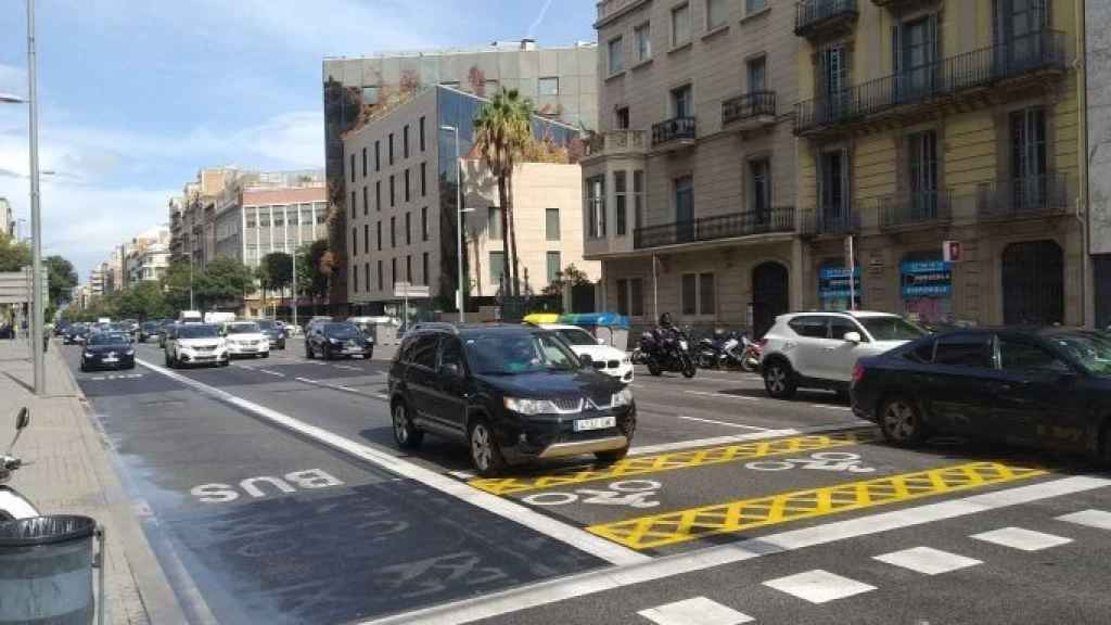 La calle de Aragó, llena de coches, a mediados de septiembre