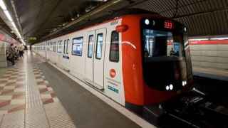 Apuñalan a un hombre en la L1 del metro de Barcelona