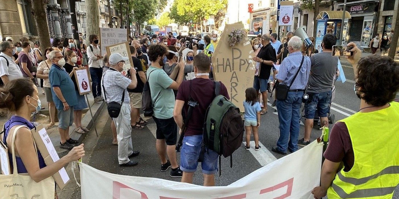 Manifestación en Sants contra el tanatorio / STOP TANATORI SANTS