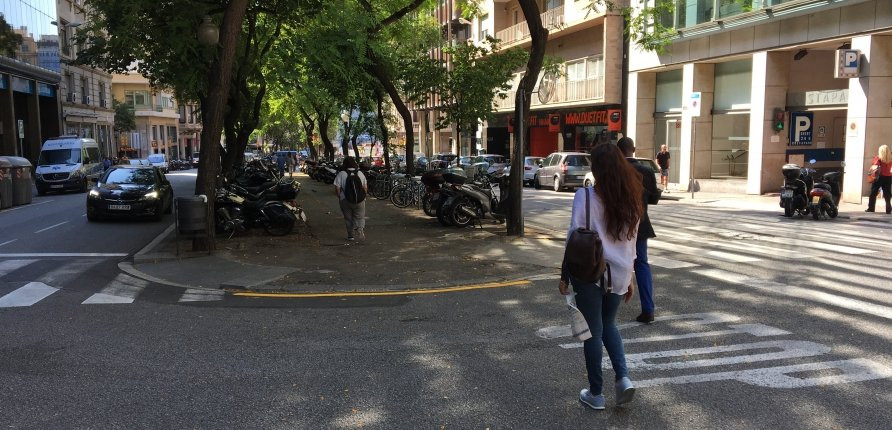 Las isletas de la rambla central no tienen pasos de cebra / XFDC