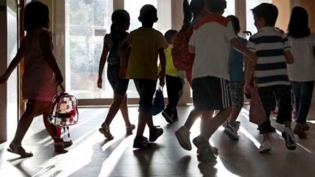 Menores en un centro escola de Barcelona