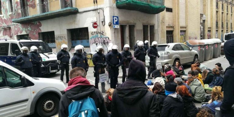 Agentes de la USP en una actuación para desalojar un local municipal okupado