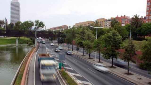 Tráfico de coches en la ronda Litoral de Barcelona