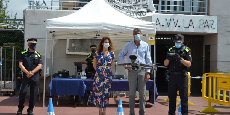 Albiol y González durante la presentación de un dron antiokupas / AYUNTAMIENTO BADALONA