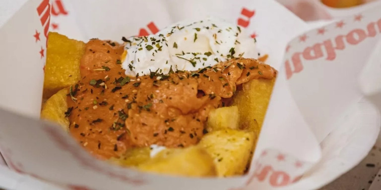 Imagen de archivo de una tapa de patatas bravas / MAHOU BRAVAS FEST