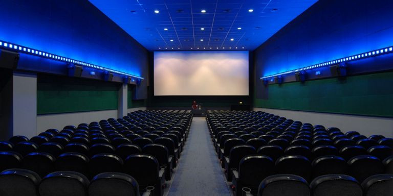 Sala de cine del grupo familiar Balañá / GRUP BALAÑÁ