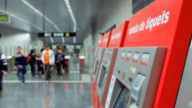 Una taquilla del metro de Barcelona donde se compran los billetes / CRÓNICA GLOBAL