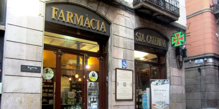 Exterior de la farmacia Santa Caterina de Barcelona