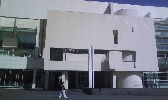 Entrada principal del MACBA / KIM FOR SURE