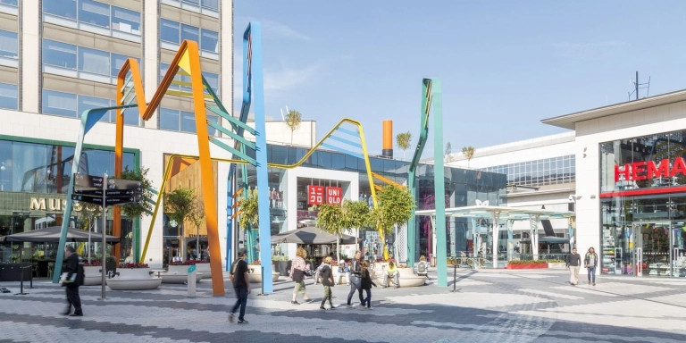 Plaza del centro comercial Glòries de Barcelona / WESTFIELD GLÒRIES