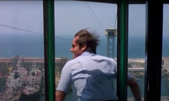 Escena de 'El Reportero', en la que se ve a Jack Nicholson en el teleférico, con vistas del puerto / YOUTUBE