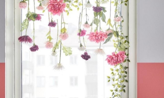 Decoración de ventana con las flores artificiales de Ikea / IKEA