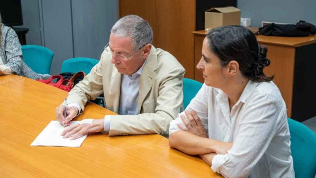 Esteve Sala, presidente de la Fundació Nou Lloc, durante la firma del acuerdo