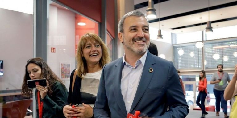 El primer teniente de alcaldía Jaume Collboni junto a la teniente de alcaldía de Transición Digital Laia Bonet / EFE