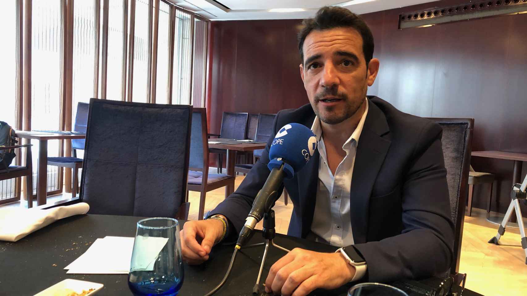 El alcalde de Castelldefels, Manuel Reyes, en la entrevista en la Cadena Cope