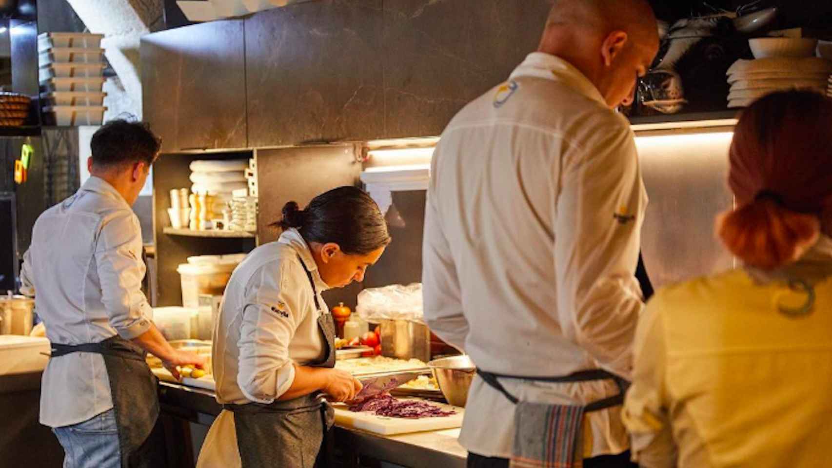 Los cocineros en el restaurante