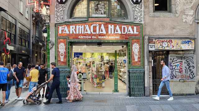 La Farmàcia Nadal de la Rambla de Barcelona, con una fachada de 1850