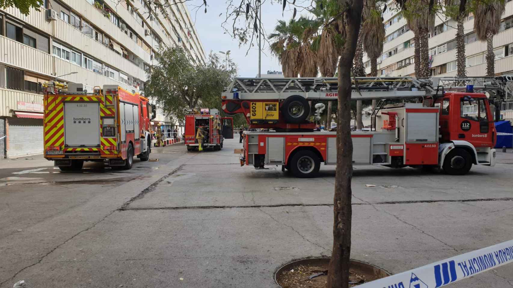 Bomberos en la calle Llevant de la Mina