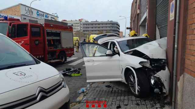 Grave accidente en L'Hospitalet de Llobregat con varios vehículos implicados