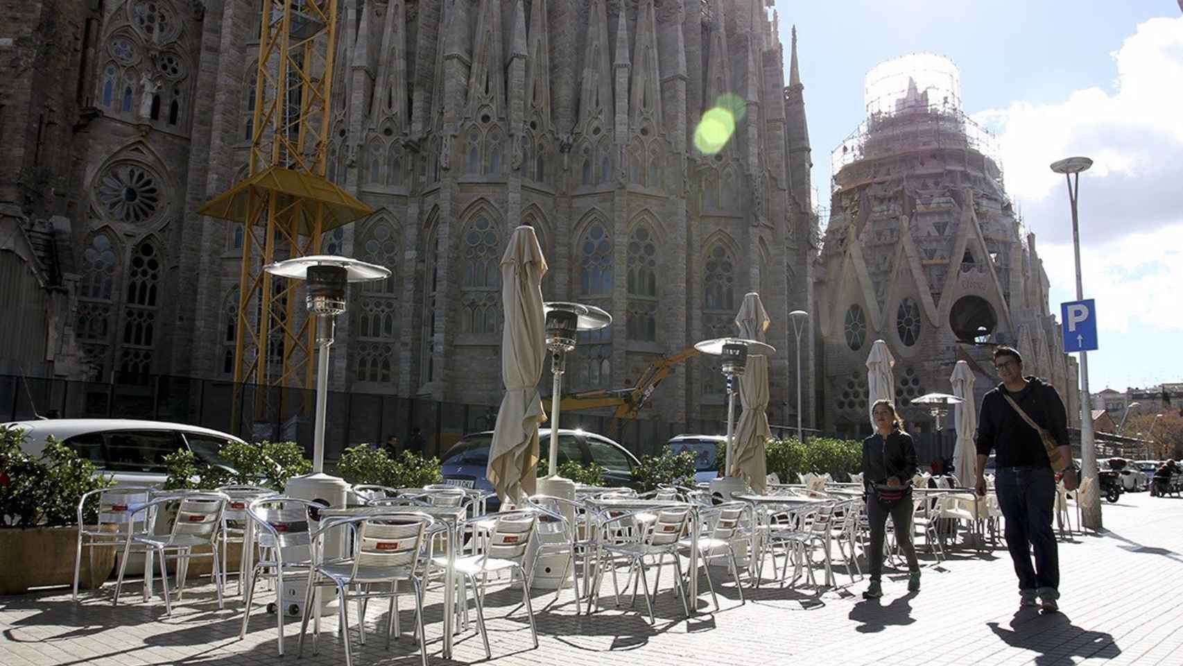 Imagen de una terraza con estufas