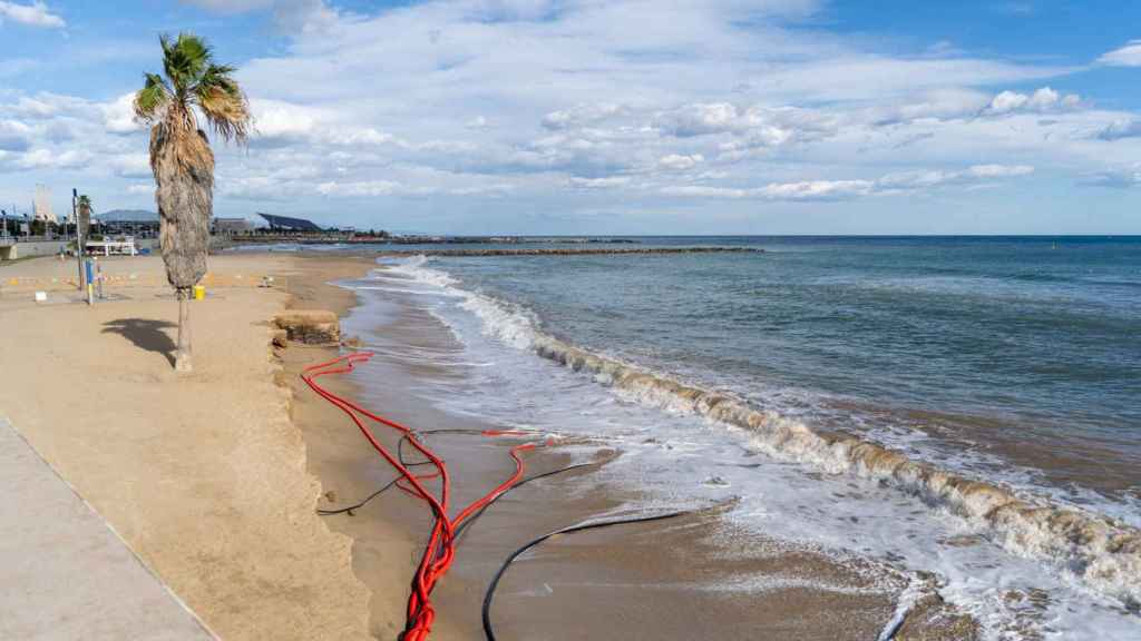 Playa de la Nova Mar Bella en Barcelona tras la borrasca Ciarán