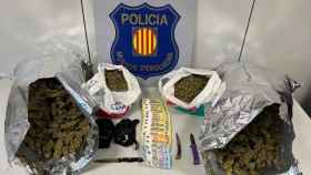 Imagen de los nueve kilos de marihuana y el dinero en efectivo