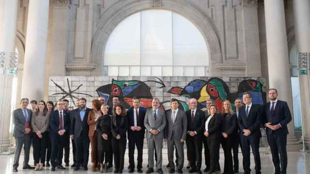 Foto de familia de los asistentes a la presentación de la declaración de ciudades de la Cumbre de Alcaldes Europeos, en el Smart City Expo