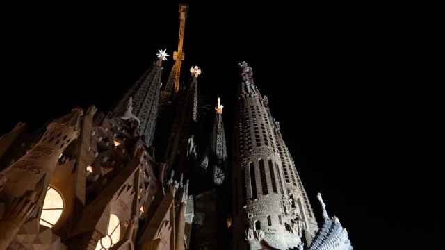 Sagrada Família iluminada de noche