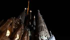 Sagrada Família iluminada de noche
