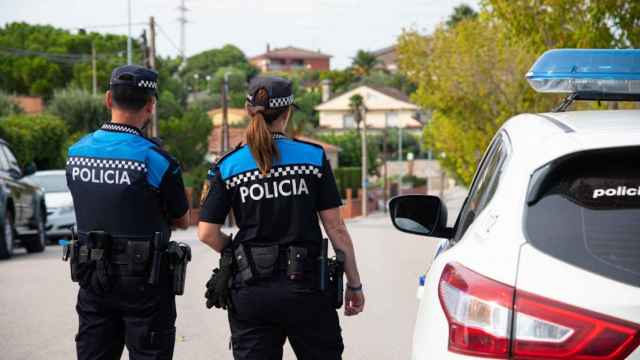 Imágenes de dos agentes de policía local de Castellbisbal