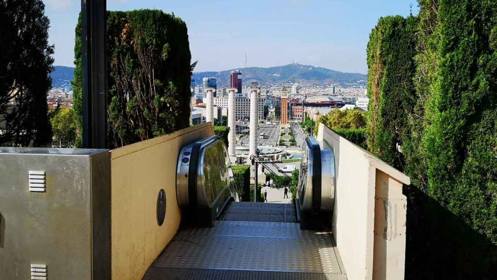 Escaleras mecánicas que conducen al parque de Montjuïc