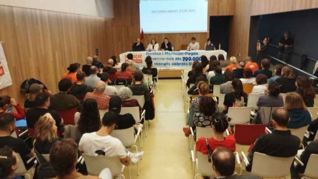 Un centenar de vecinos estafados con el cobro ilegal de honorarios reunidos para decidir cómo reactivar la lucha