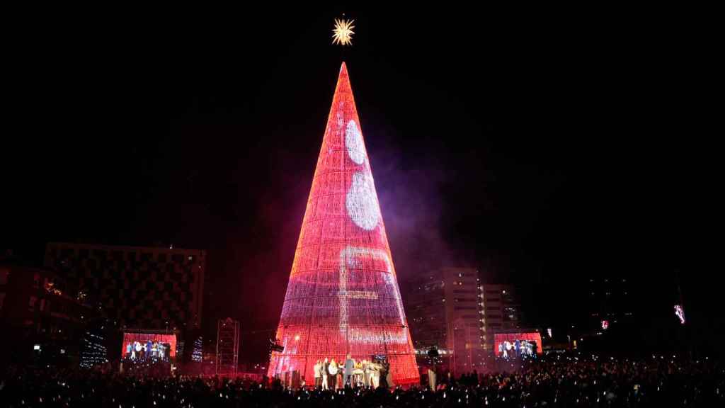 El árbol de Badalona, iluminado