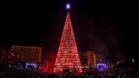 Así han sido las reacciones a la iluminación del árbol de Navidad de Badalona
