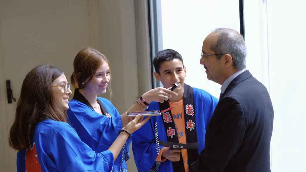 Imagen de los alumnos de la optativa de japonés en el evento de inauguración de la asignatura