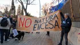 Manifestación contra 'Natura Encesa' en Jardins Torre Girona