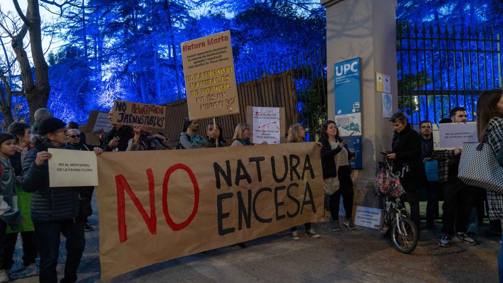 Manifestación contra 'Natura Encesa' en los jardines de Torre Girona