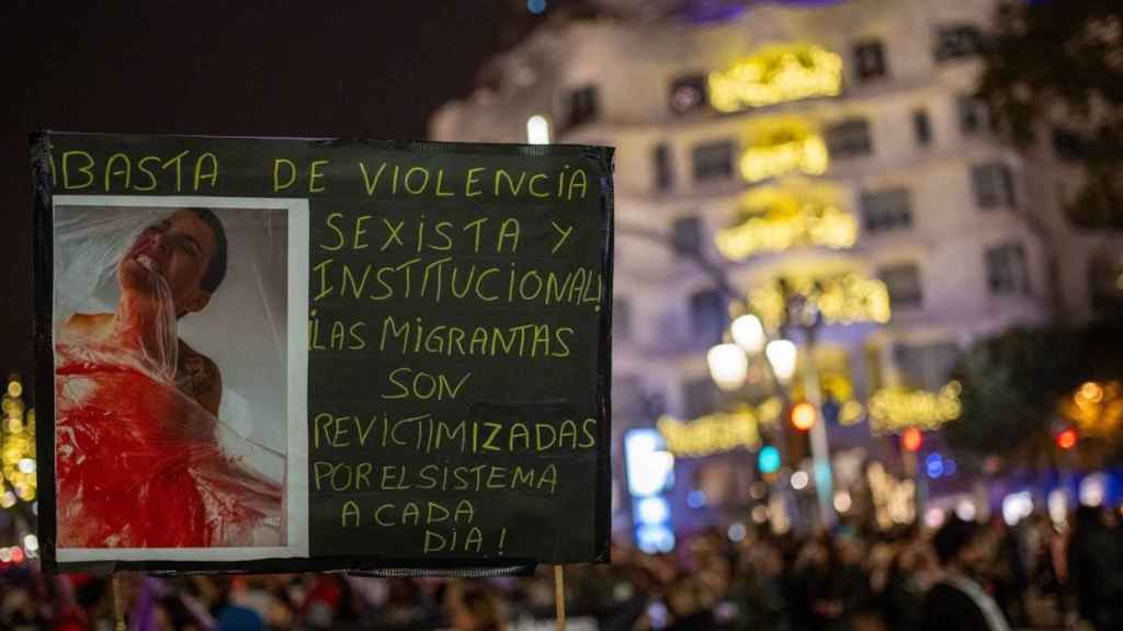 Un momento de la marcha, ante La Pedrera