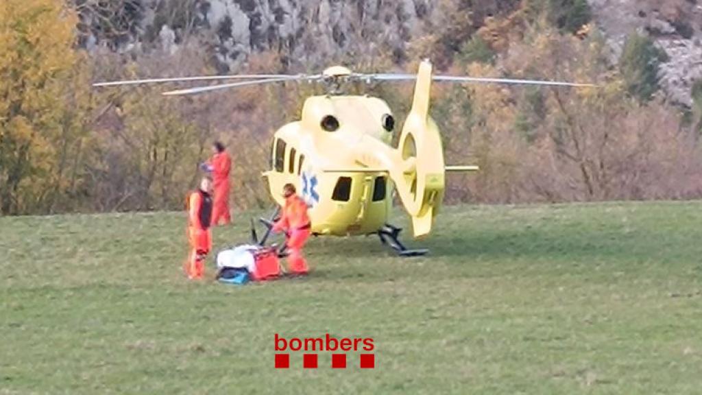 Un helicóptero de Bombers en otro rescate en una zona montañosa